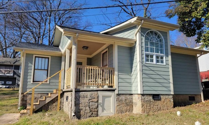 Biddleville Villa | Cozy Center City Cottage*Walk to center city