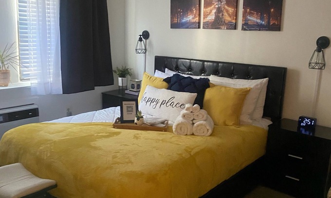 Center City Apartment | Cozy -Center of Attention- w/fireplace, free laundry & full kitchen