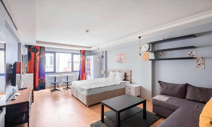 Bomonti Apartment | Cozy Central Flat w/Netflix & Elevator Near Metro 2 minute walking distance