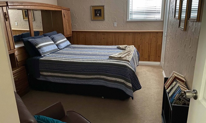 Campbell River Apartment | Cozy central located suite near hospital