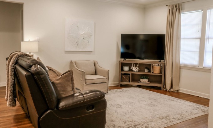 Braeswood Place House | Cozy & Central Retreat: 5 mins from NRG Stadium