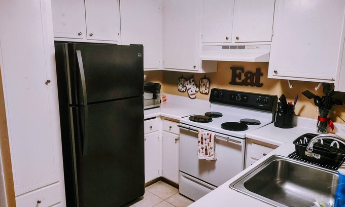 Fairfield House | Cozy & Centrally located Fairfield Modern Townhome