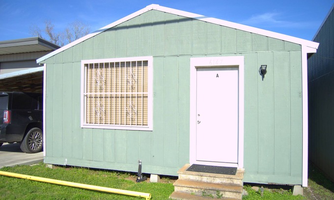 Bayou Cane House | Cozy, centrally located, 1-bedroom house in Houma! On the Bayouside