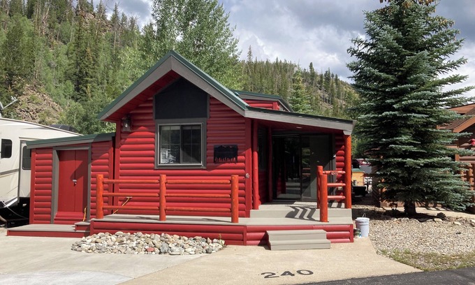 Breckenridge Ski Chalet | Cozy chalet on the Swan River at Tiger Run