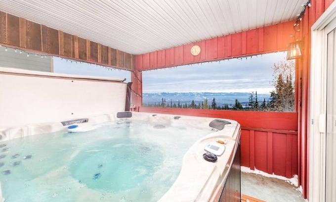 Snow Pine Estates Ski Chalet | Cozy Chalet (ski-in/ski-out, 2 KING BEDS, Hot-Tub, DOG-Friendly!) Sleeps 13
