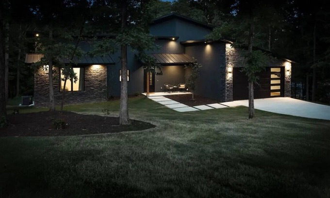Bella Vista House | Cozy Chalet with Hot Tub Woodland Views Near Back 40 Trails