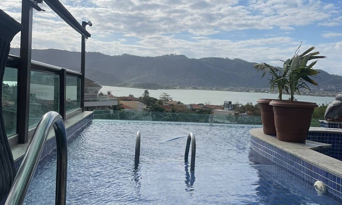 Piratininga Ski Chalet | cozy chalet with pool at the viewpoint 200mts from the beach