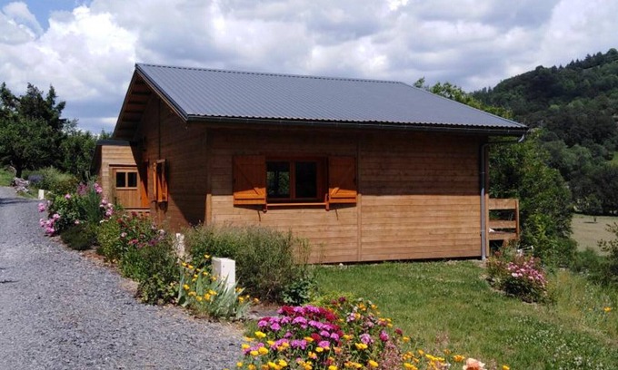 Velzic Cottage | Cozy chalet with wifi, parking and pets allowed