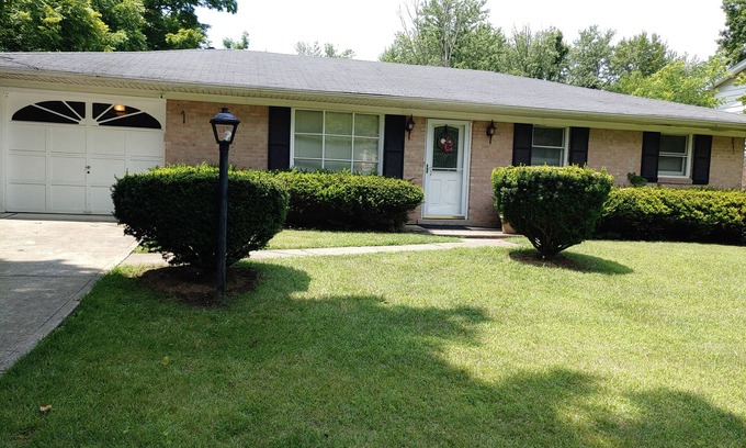 Parkdale House | Cozy & charming ranch style home in cul-de-sac.