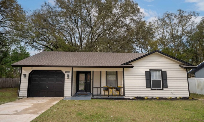 Northside House | Cozy Chateau, close to River City, and Jax Int'l Airport!