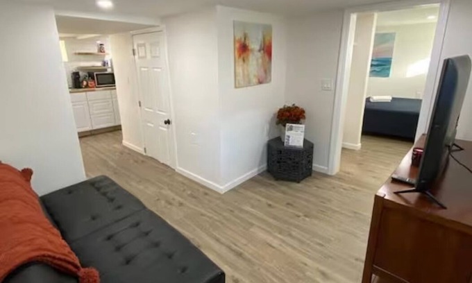 Downtown Apartment | Cozy & Chic 1-bedroom Downtown Stamford nPet Friendly