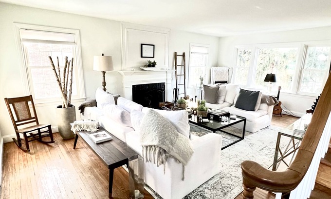 Lancaster House | Cozy, chic, clean artist's home near downtown Lancaster, outlets, Amish country.