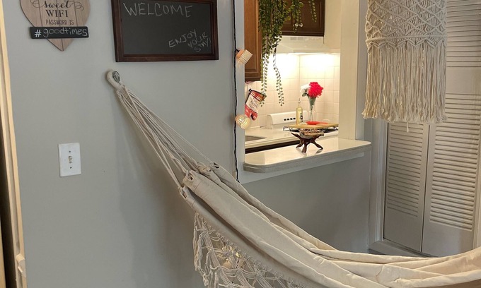 Atlanta Condo | Cozy Chic Gem