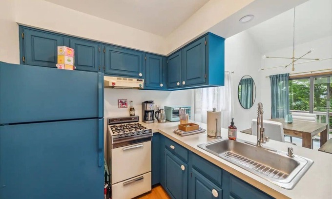 Vernon Apartment | Cozy Chic-Retro Ski Loft - Mountain Creek slope-side
