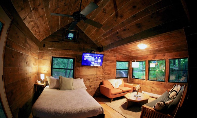 Burlington Cabin | Cozy Clappison Cabin - 8 acres of private forest!🌳