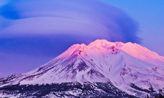 Mount Shasta Cottage | Cozy, clean 3/2 cottage with Mt. Shasta views! Long-term stays!