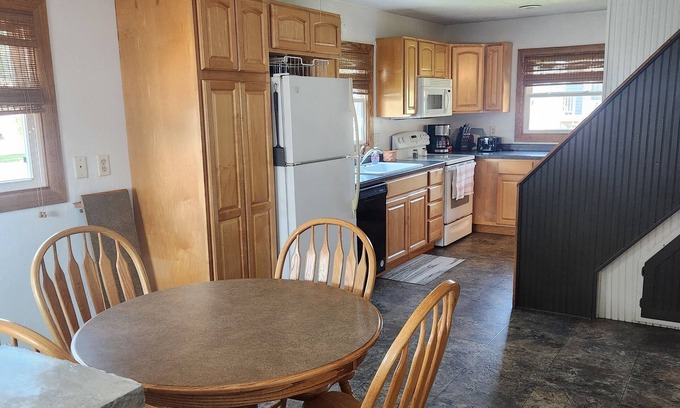 Brownsville House | Cozy, clean 3-bedroom house with AC and WiFi in serene Brownsville, MN.