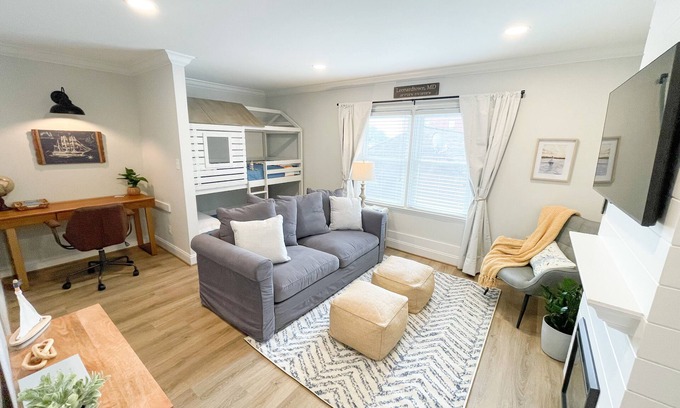 Leonardtown Apartment | Cozy clean apartment in the heart of Leonardtown!