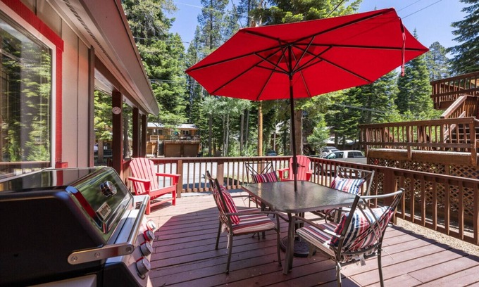 Donner Lake Woods House | Cozy Clean Cabin for Families or Groups by Donner Lake's West End