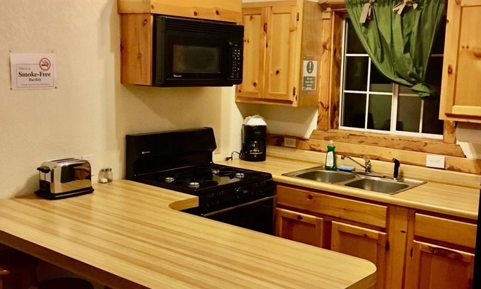 Sacramento Cabin | Cozy Clean Cabin on 7 Acres next to Lincoln National Forest