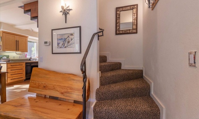 Alpine Meadows Apartment | Cozy & Clean Palisades Cabin for 8 Close to Hiking Lake