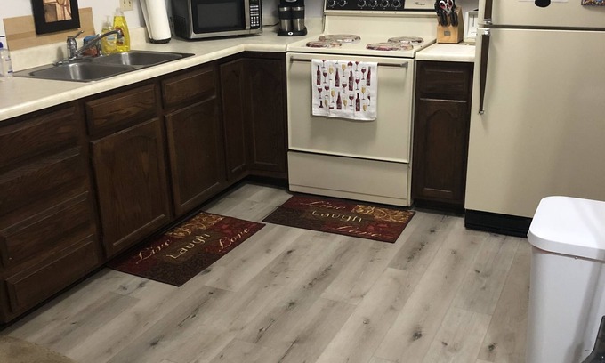 Aberdeen Apartment | Cozy, Clean! Pets Welcome.Close to Walking/Bike Trail
