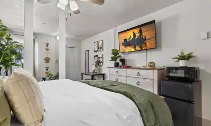 Bryant Apartment | Cozy - Clean - Pull Out - Lake