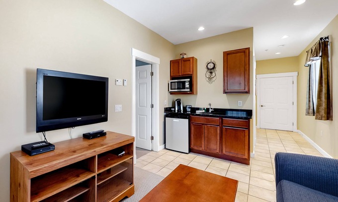 Northeast Harbor House | Cozy & Clean Second-Story Suite w/Kitchenette & Free WiFi - Walk to the Harbor
