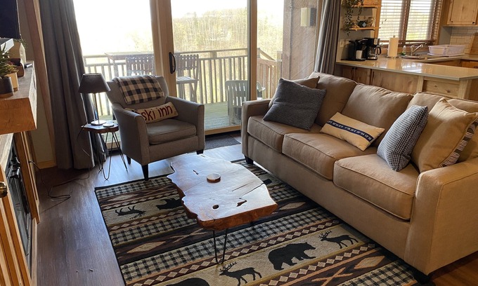 Bellaire Condo | Cozy Clean Shanty Creek Schuss Mountain Condo Northern Michigan Short’s Bellaire