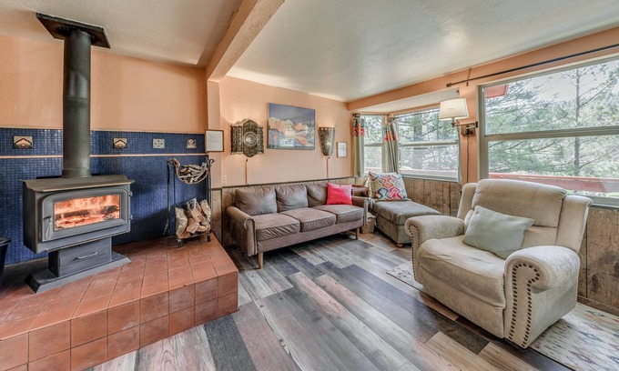 Cloudcroft Cabin | Cozy Cloudcroft Mountain Retreat w/ Gas Grill!