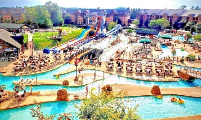 Lake Delton Condo | Cozy Club Wyndham Glacier Canyon, 1 Bedroom Deluxe Suite