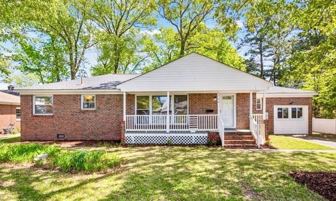 Camellia Shores House | Cozy, Coastal 3-bedroom house in Norfolk!