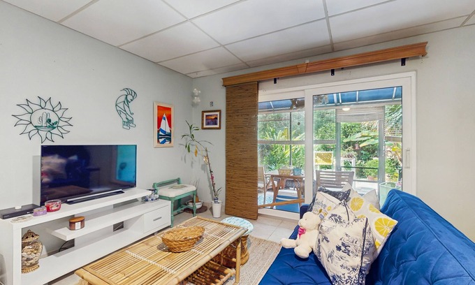 Pensacola Condo | Cozy coastal condo with shared pool, close to the beach and shopping