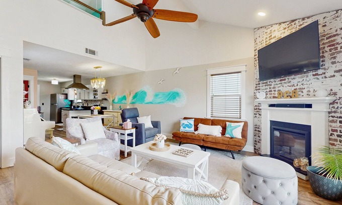 Panama City Condo | Cozy coastal condo, full kitchen, private patio and close to everything