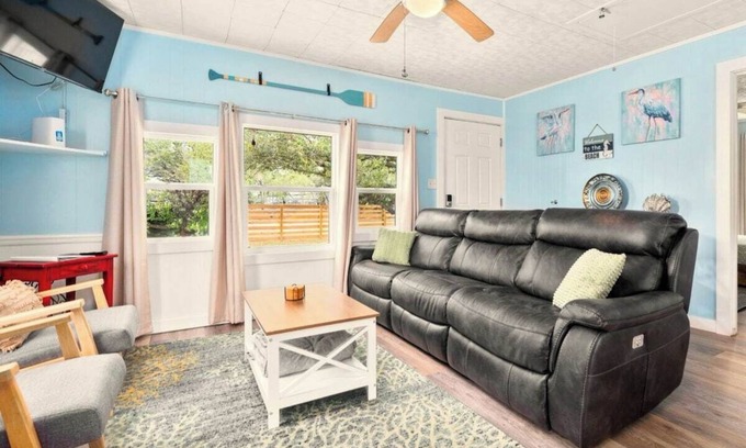 Rockport House | Cozy Coastal Cottage ~Pet friendly & Boat Parking!