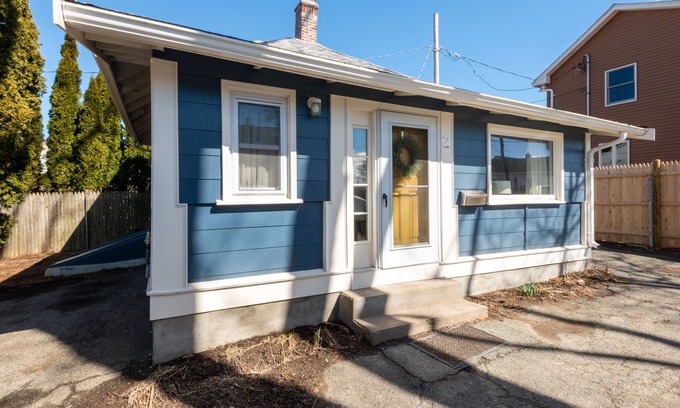 Beverly Cottage | Cozy Coastal Cottage! The Perfect Getaway!