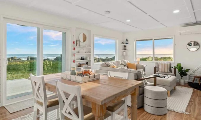 Tokeland Cabin | Cozy Coastal Getaway Panoramic Ocean Views