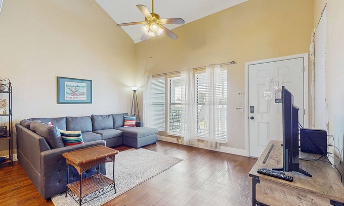 El Centro Beach Condo | Cozy coastal condo with a loft, shared pool and beach access