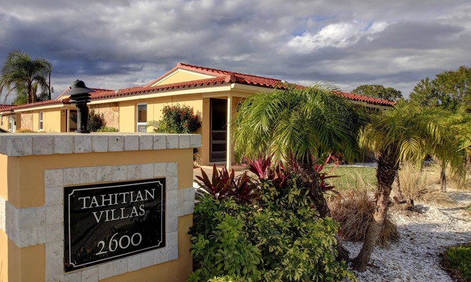 Dunedin Villa | Cozy Coastal Villa - Close To Beaches, Parks, Shops, Walking & Bike Trails