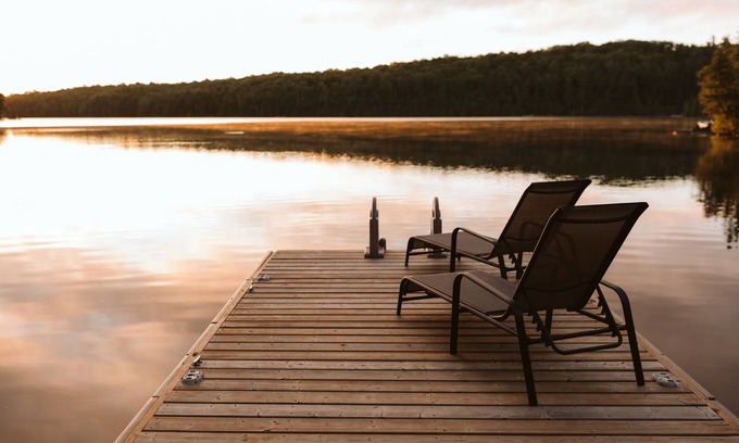 Faraday Cottage | Cozy Coe Lake Cottage | Hot Tub · Wood Fireplace