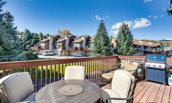 Edwards House | Cozy Colorado Retreat with Deck, Grill and Pool Access