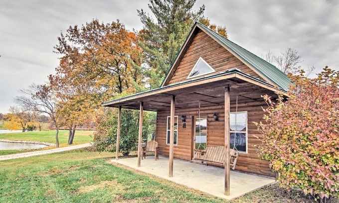 Columbia House | Cozy Columbia Cabin with Shared Lake Dock!