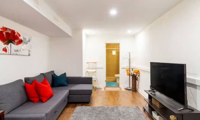 Richmond Hill Apartment | Cozy comfort unit in Richmond Hill. Your home away from home!