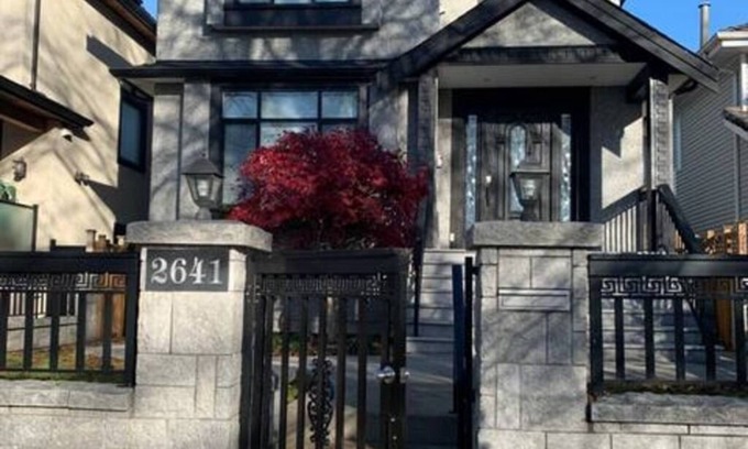Fraserview House | Cozy, Comfortable and Clean Home. Close to Transit, Restaurants, Park and Pool!