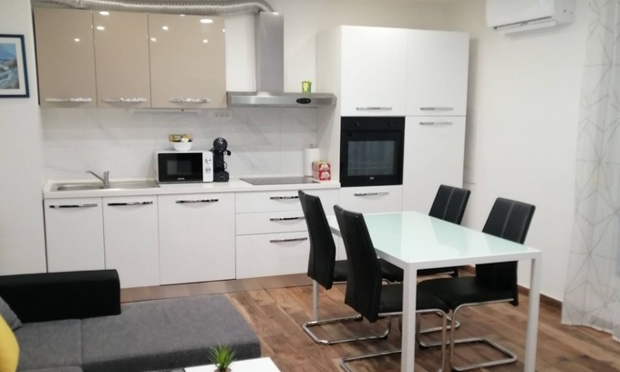 Znjan Apartment | Cozy comfortable apartment near the sea