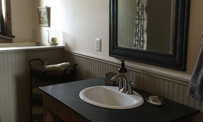 Marathon House | Cozy, Comfortable authentic adobe house with Mountain Views in Big Bend Country!