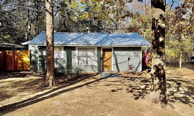 Gordonville Cabin | Cozy & Comfortable - close to Lake Texoma (plus 40 amp RV HookUp)