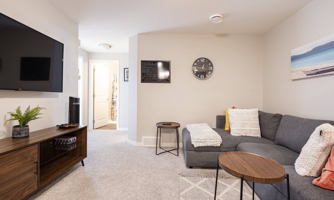 Sage Hill House | Cozy & Comfortable two bedroom guest suite with free parking