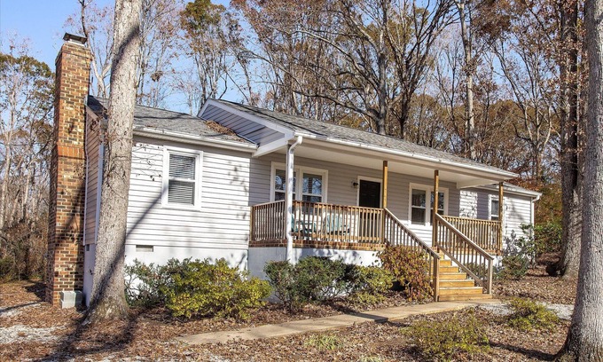 Goochland House | Cozy, Comfy, Convenient, Dog Friendly