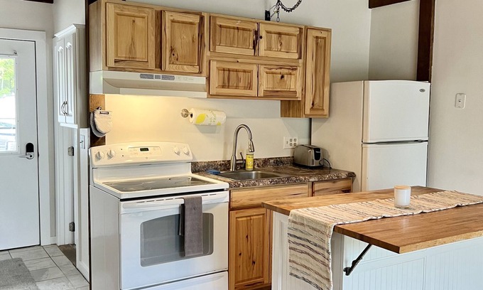 Bennington Condo | COZY CONDO ACROSS THE STREET FROM CROTCHED MOUTIAN SKI&RIDE
